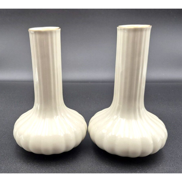 Two Elegant Ribbed Fluted Bud Vases Toyo Japan 5.5" Tall YK - Picture 1 of 7